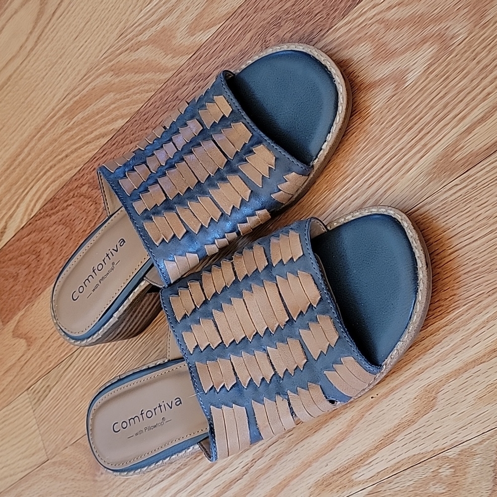 Comfortiva Blue and Tan Leather Slides Sandals